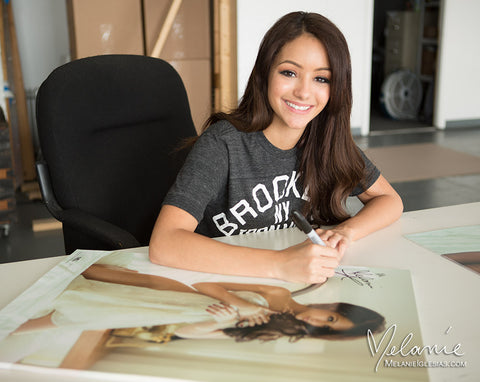 PURE MEL by Saglimbeni: Poster Signing
